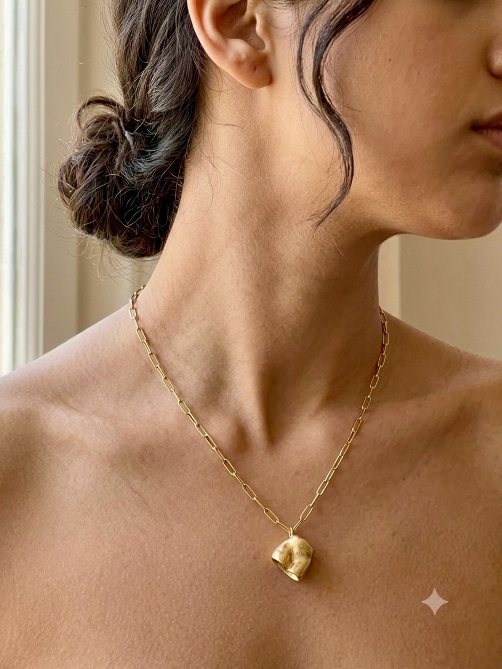 NWOT Long necklace body sculpture